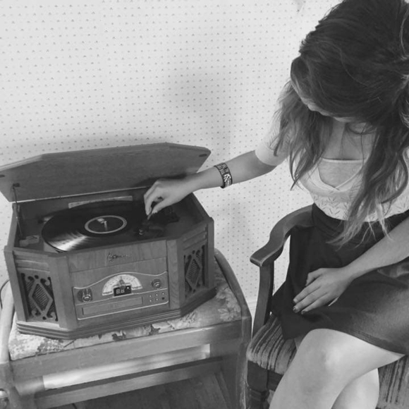 Meet your Posher, AJ - Picture 2 of 3